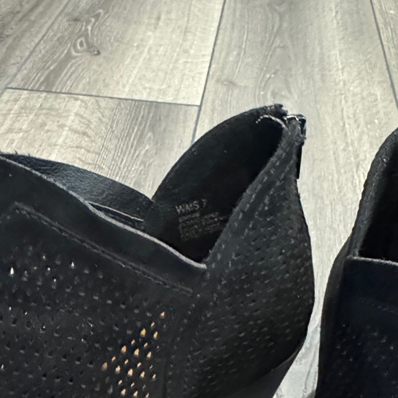 Report Elegant Black Ankle Booties - Picture 2 of 6